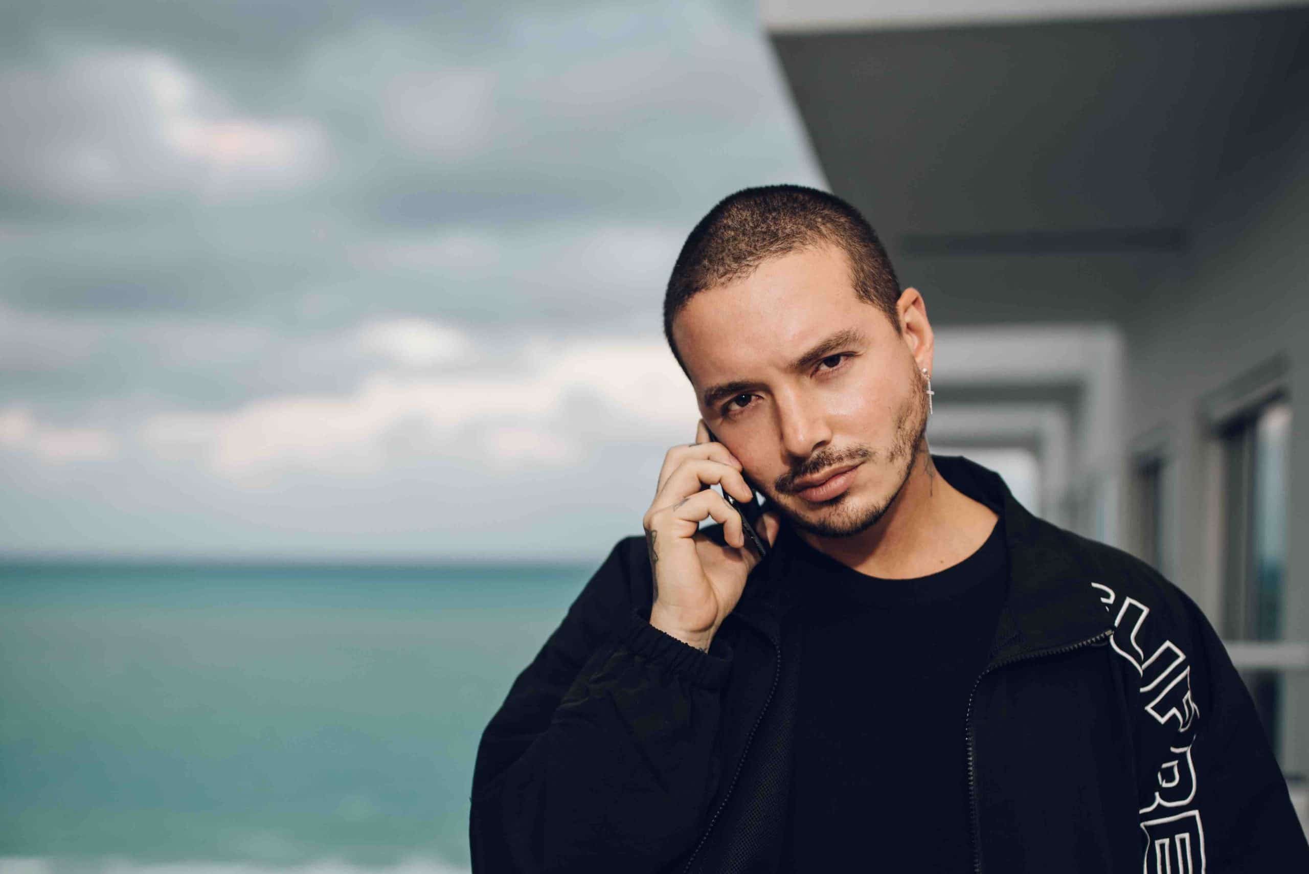 J Balvin performon sonte në Sunny Hill (VIDEO)