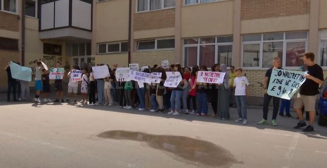 Nxënësit e “Mihal Gramenos” nuk e duan shkollën e re (VIDEO)