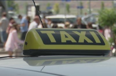 Lipjan: Kontrollohet një auto-taksi, pasagjerit iu gjet një armë zjarri