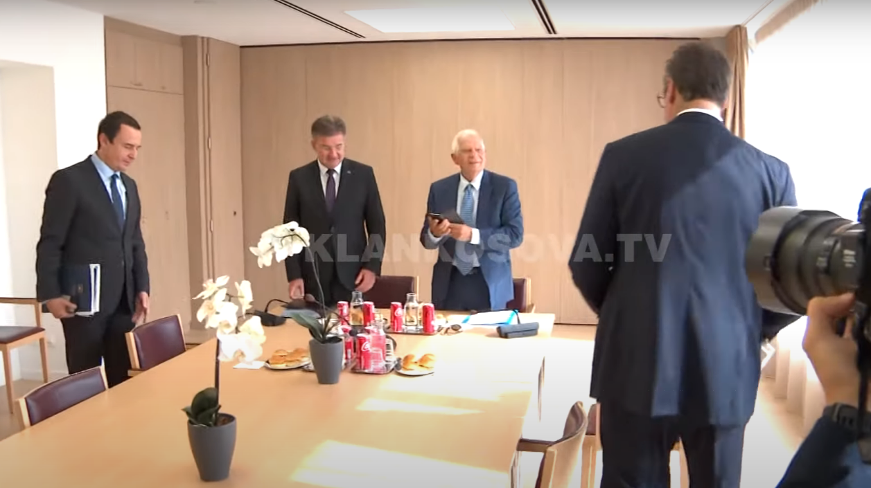 Arrihet ujdia, Serbia njeh dokumentet kosovare (VIDEO)