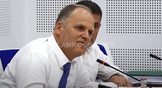 Krasniqi ankohet për mungesë të stafit në SHSKUK (VIDEO)