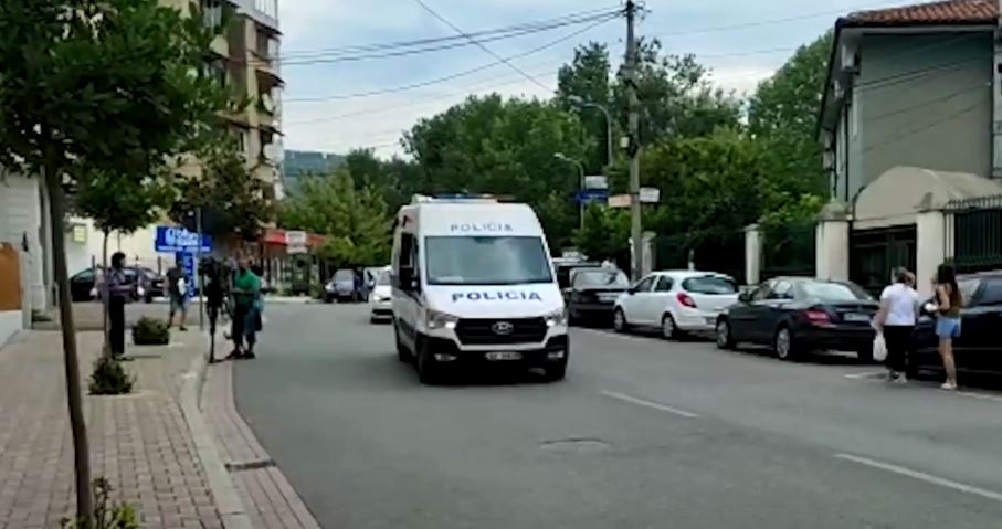 Dyshohen për spiunazh, dy rusët dhe ukrainasi mbërrijnë në gjykatë