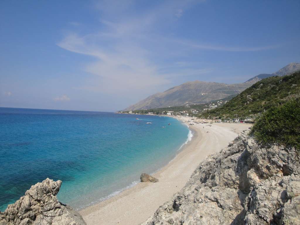 Fundjavë me vranësira dhe shi në bregdetin shqiptar