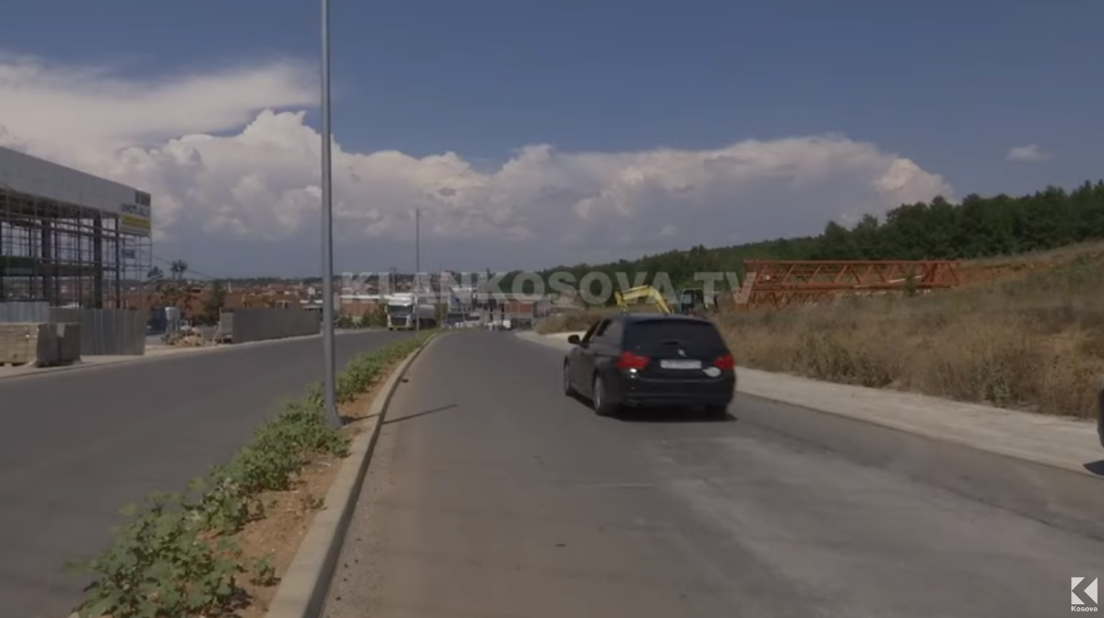 Malishevë: Prishet asfalti “i ri”, komuna detyron firmën ta rregullojë (VIDEO)