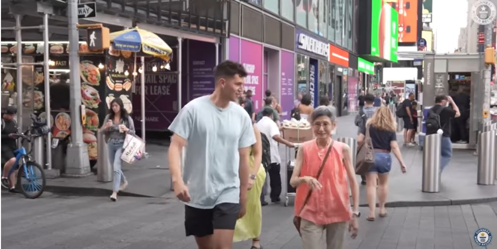 Kuzhinierët e TikTok-ut vizitojnë 69 restorante Fast Food në 24 orë për rekord botëror (VIDEO)