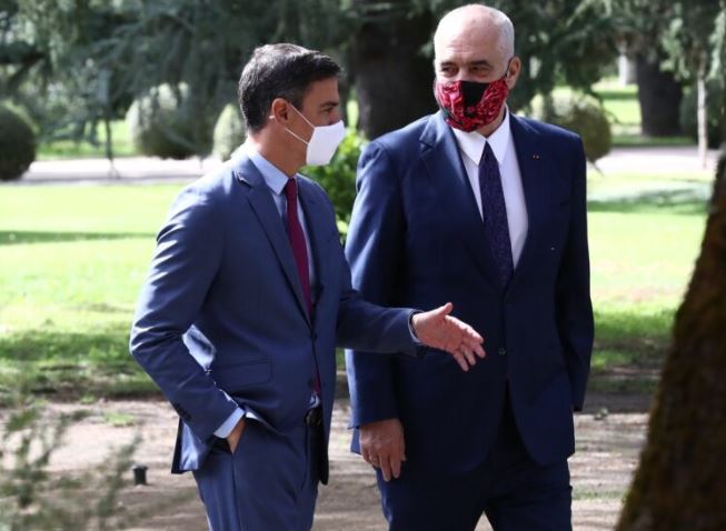 Kryeministri spanjoll sot në Tiranë, Rama e pret me ceremoni shtetërore