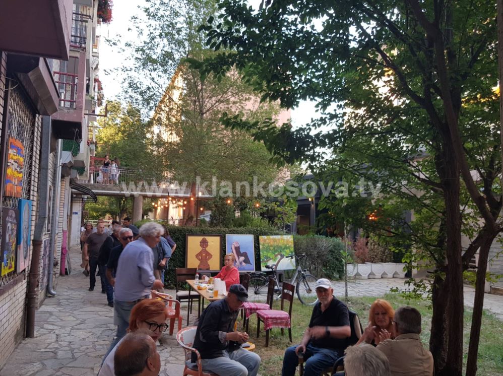 80 artistë ekspozojnë punimet e tyre në lagjen Ulpiana të Prishtinës (FOTO+VIDEO)