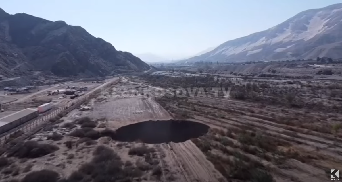 Gropa me formë rrethore gati perfekte habit Kilin e botën (VIDEO)