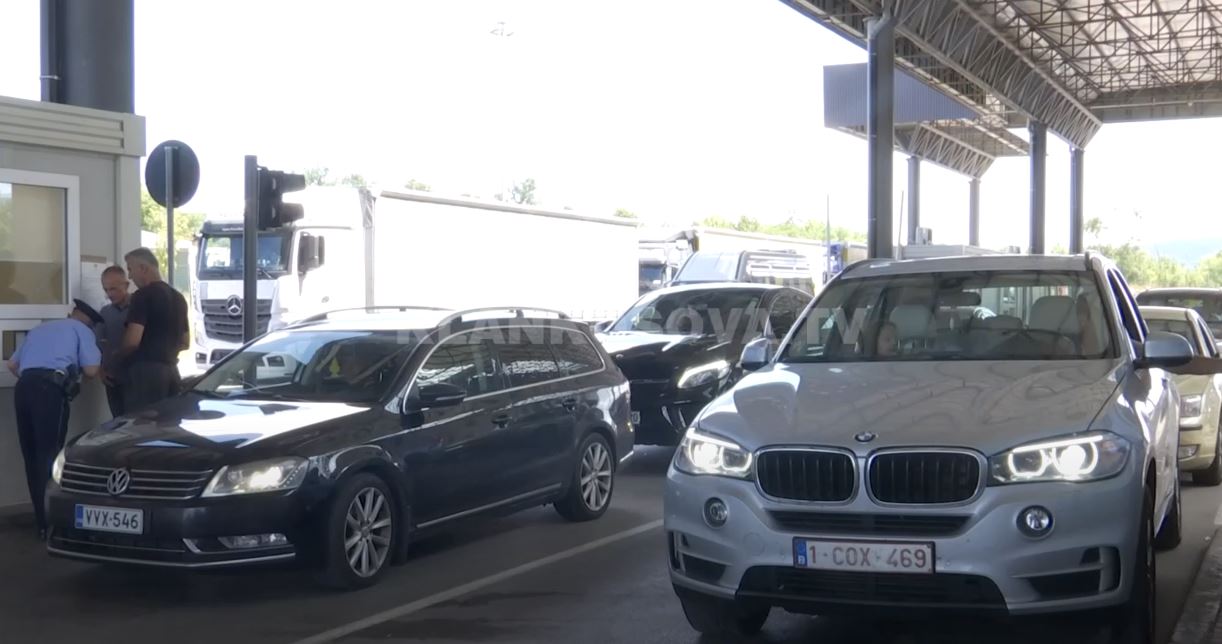 Mërgimtarët nuk patën telashe të kalojnë nëpër Serbi (VIDEO)