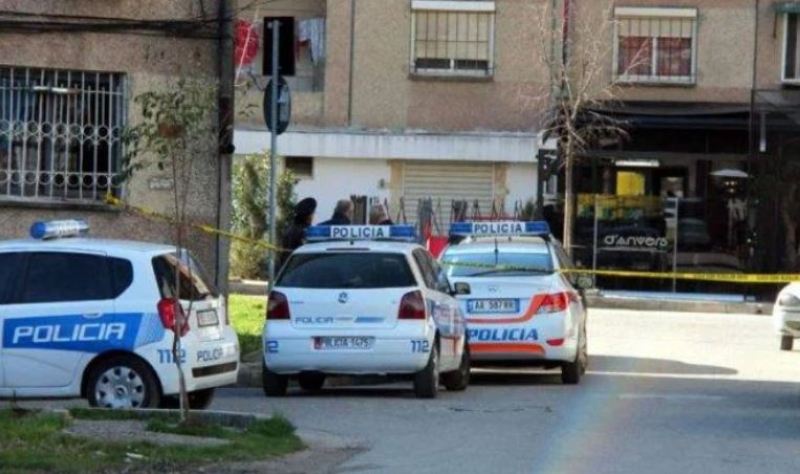 Burri nga Tirana e rreh gruan në sy të fëmijëve, më pas ajo e ther me thikë