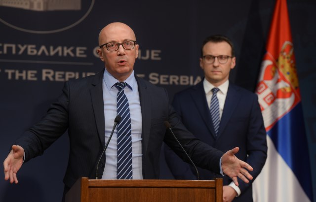 Rakiq: Ambasadorët e vendeve të Quintit na thanë ta pranojmë pavarësinë e Kosovës
