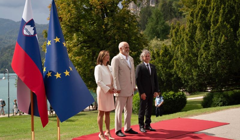 Rama shkon në Slloveni, merr pjesë në Forumin Strategjik të Bledit