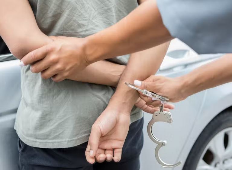 Një serb e një maqedonas arrestohen për vjedhje të veturës në Fushë Kosovë