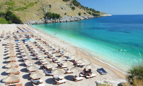 1.4 milion vizitorë në korrik, turistët u shtuan me 21%