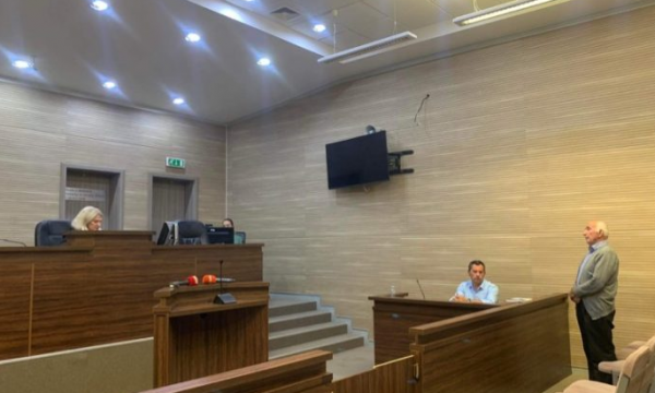 Gjykata ia ndalon Rexhepit që t i afrohet Jasharajt