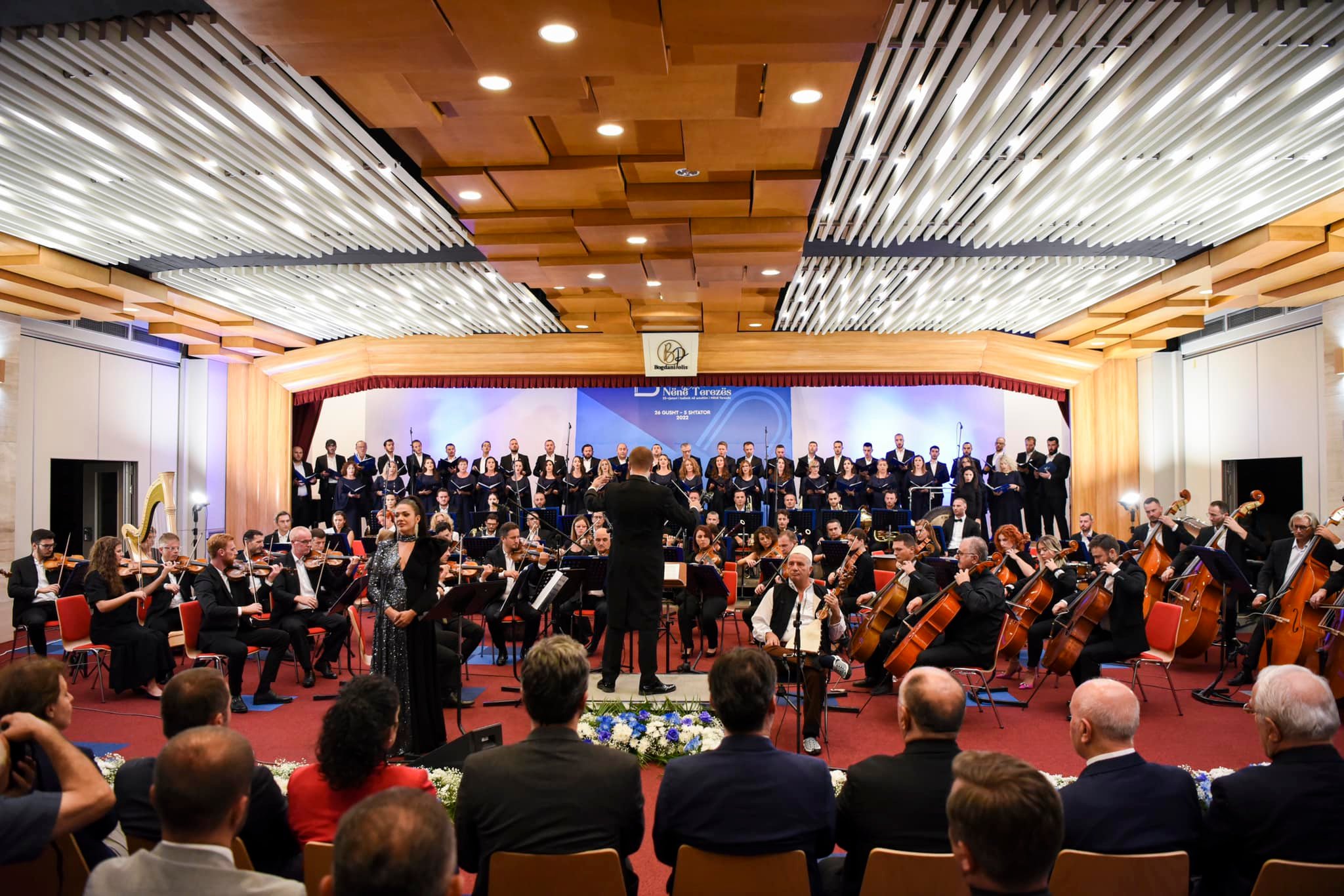 Me koncert përmbyllet organizimi “Ditët e Nënë Terezës”