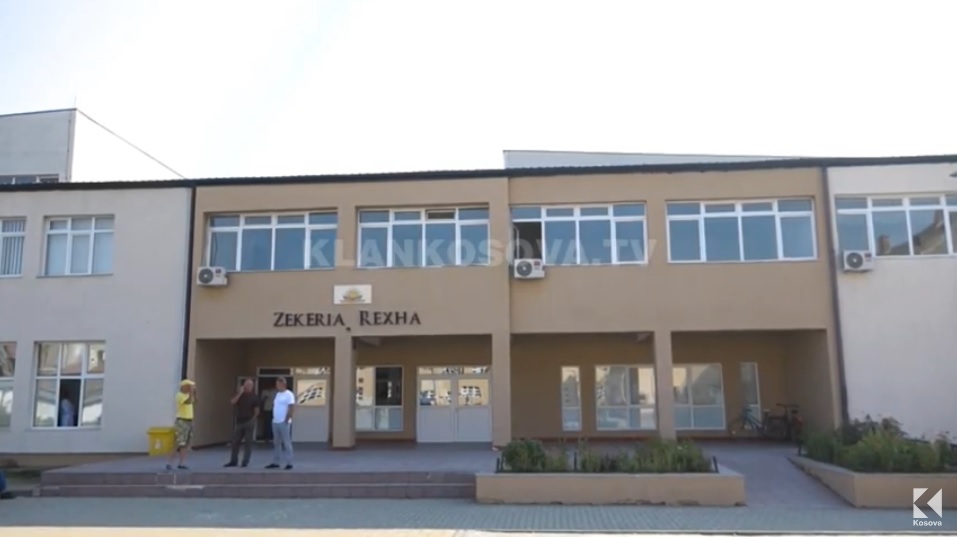 1 mësues e 1 nxënës mbajtën 1 orë mësimi në Gjakovë (VIDEO)