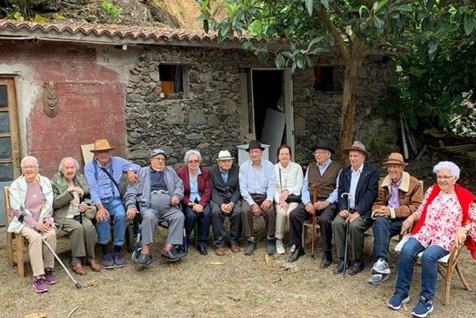 12 vëllezër e motra thyejnë rekordin botëror me moshë të kombinuar mbi 1058 vjeç