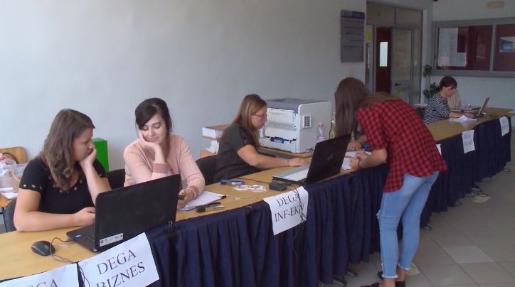 Nisin regjistrimet për në universitet e Shqipërisë