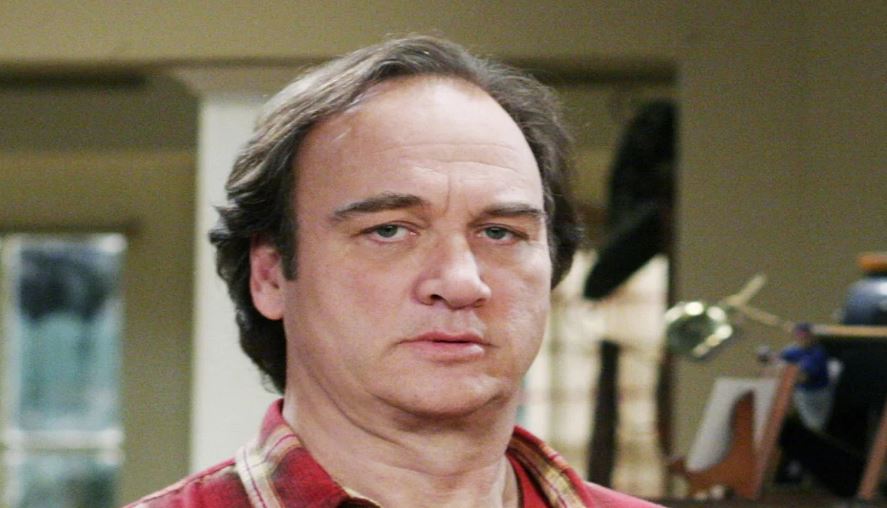 Jim Belushi muajin e ardhshëm në Tiranë