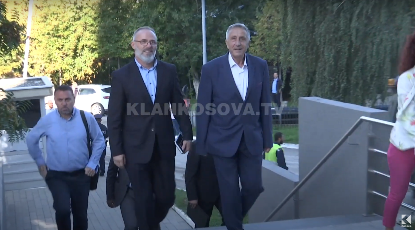 Vazhdon greva, s’ka marrëveshje as pas takimit Kurti-Jasharaj (VIDEO)
