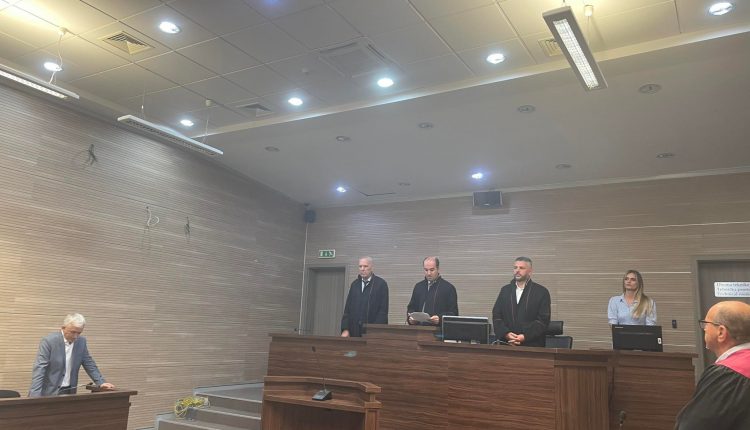 Dënohet me 4 vite e 6 muaj burgim i akuzuari për organizim dhe pjesëmarrje në grupe terroriste