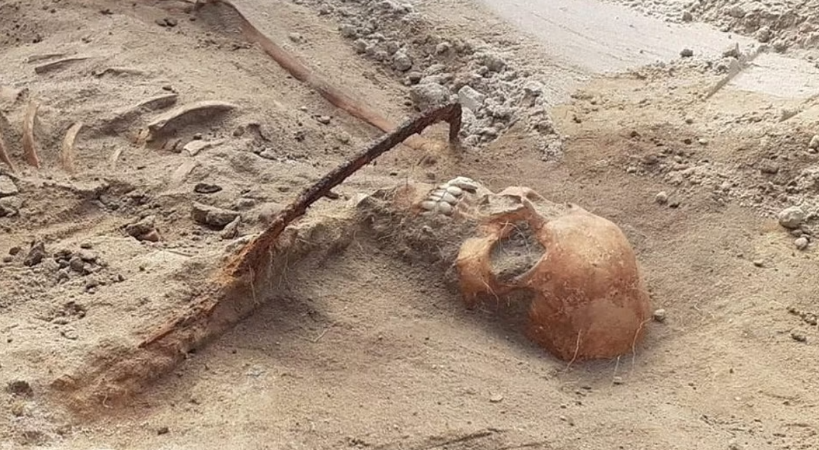 Arkeologët besojnë se gjetën mbetjet e një vampiri në Poloni (FOTO)