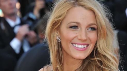 Për t'i shmangur paparacët, Blake Lively publikon fotot e shtatzënisë në Instagram (FOTO)