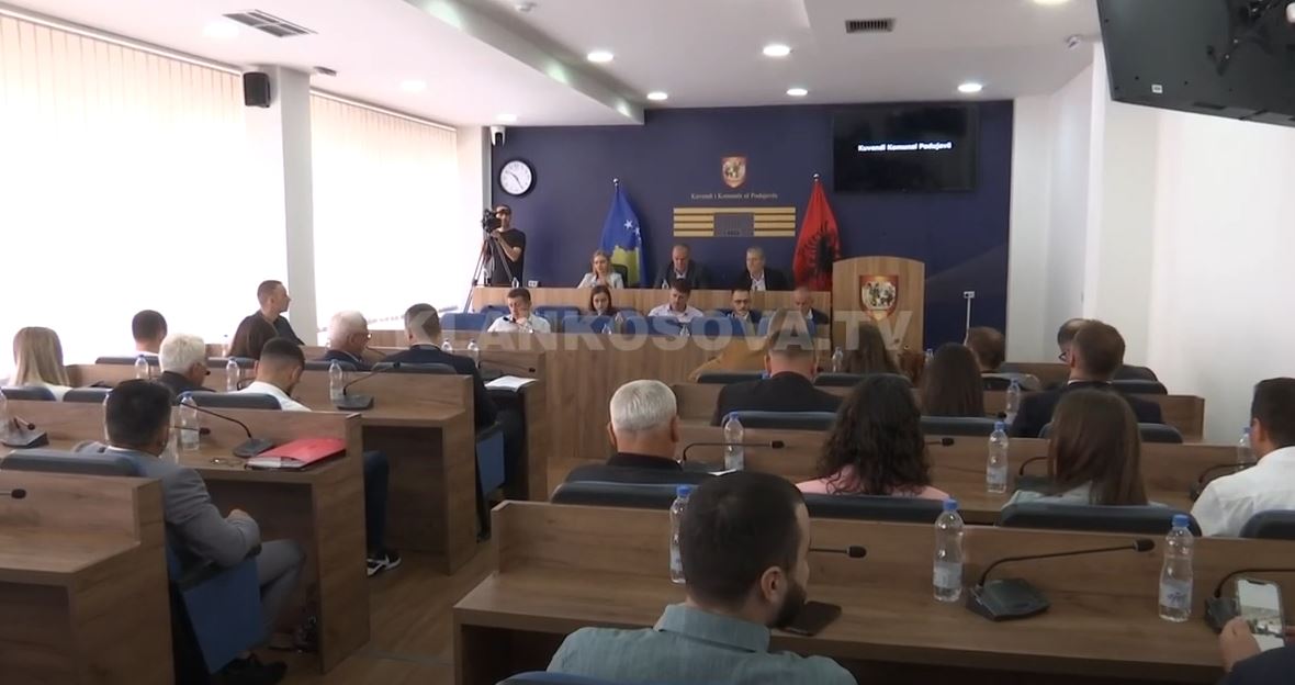 Kuvendi i Podujevës, iniciuesit s’vijnë, VV e PDK ikin (VIDEO)