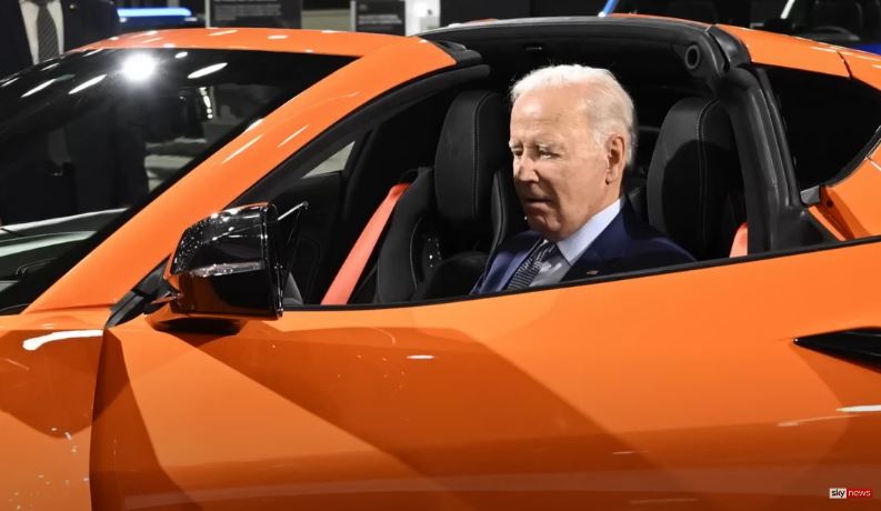 Joe Bideni është "çun veturash" (VIDEO)