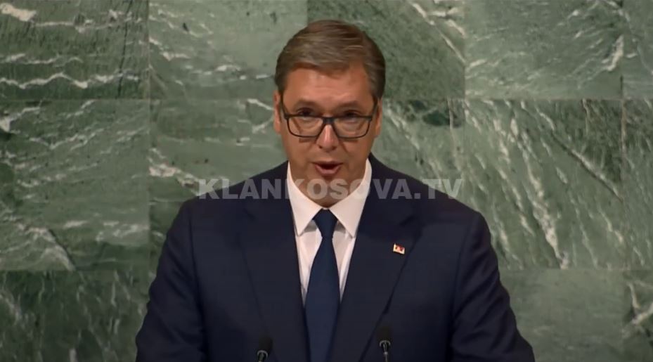 Fjalimi “patriotik”, përkthyesi i OKB-së qesh me Vuçiqin (VIDEO)