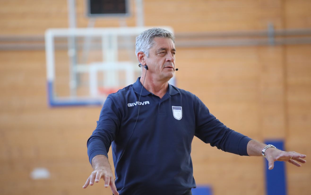 Përfundon klinika për trajnerët e basketbollit