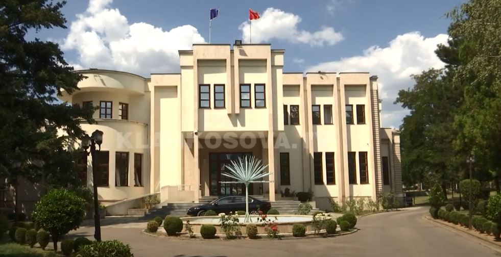 Kryekomunarët me paga të ndryshme (VIDEO)