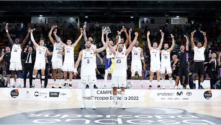 Real Madridi triumfon në Superkupën e Spanjës, e mposht Barcelonën