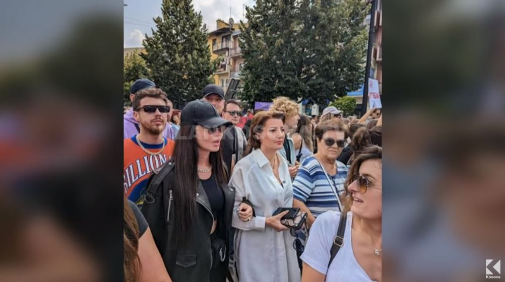 Dafina Zeqiri s’u pëlqen, s’e lanë në “safin” e parë (VIDEO)