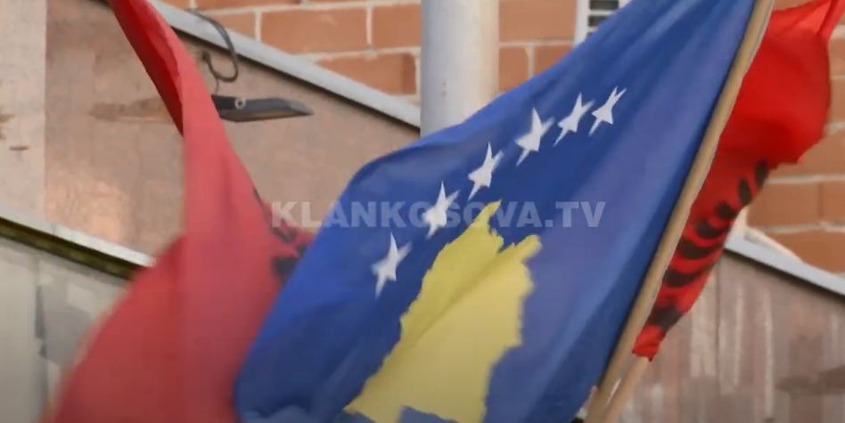 Komuna e Ferizajt iu jep pushim punëtorëve për Ditën e Dëshmorëve (VIDEO)
