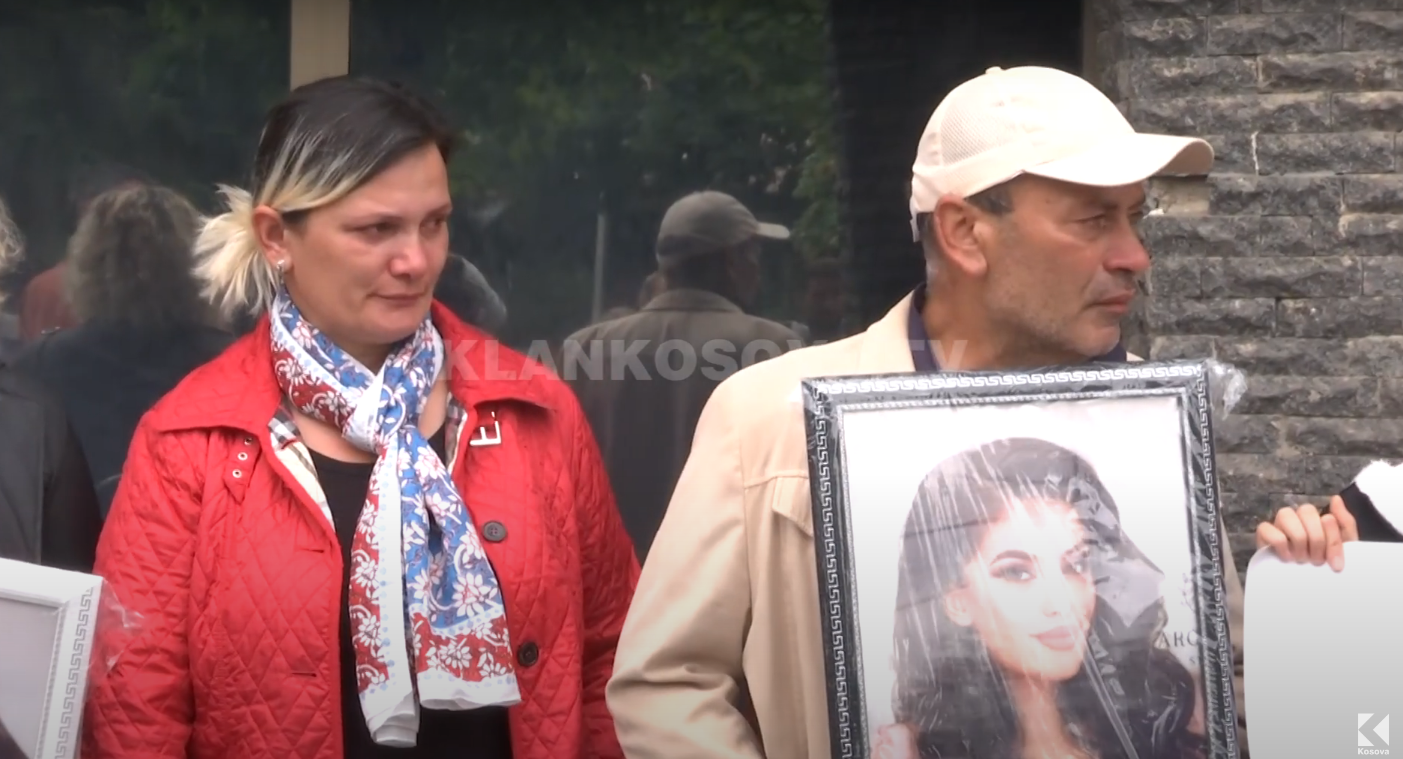 Kërkohet drejtësi për Betinën që dyshohet se u vetëvra pas kërcënimeve nga i fejuari (VIDEO)