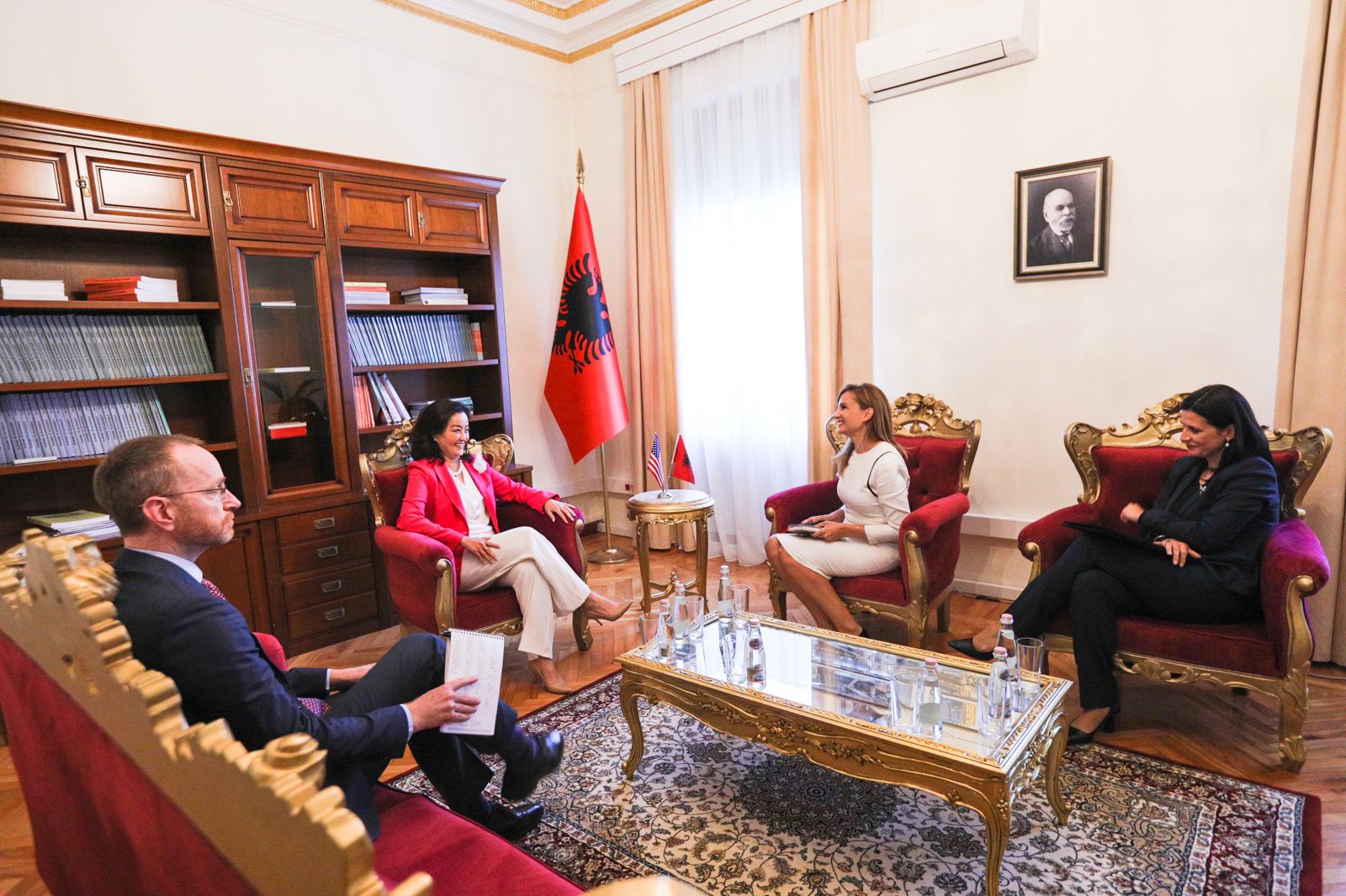 Kim vazhdon takimet lidhur me shqetësimin e ShBA-së për influencën ruse