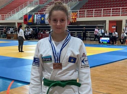 Xhudistja kosovare fiton medalje në Kamionatin Ballkanik U-15