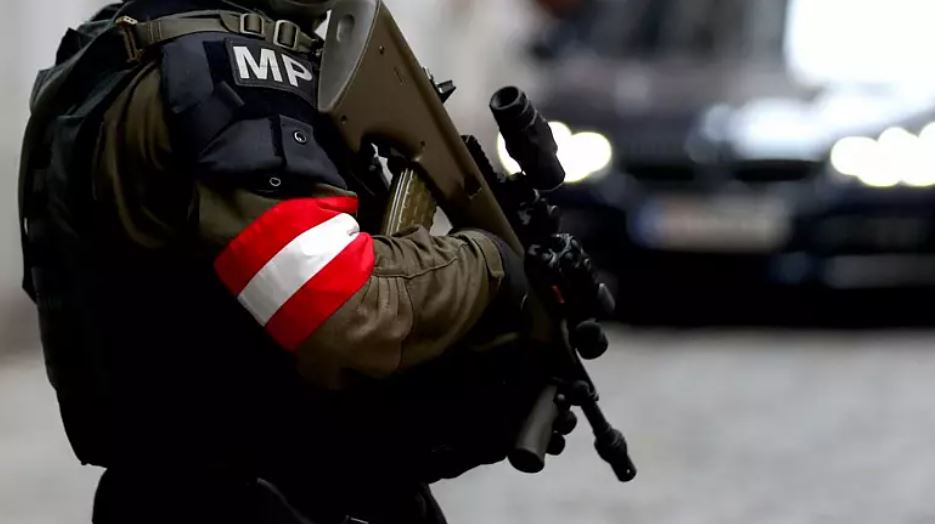 Stërviteshin bashkë, instruktori austriak i armëve vret 'aksidentalisht' një polic