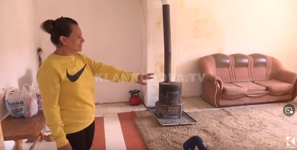 Nënë e bijë luten për shtëpi të re (VIDEO)