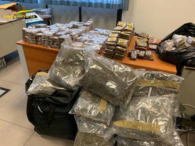 100 kilogramë drogë në garazh, arrestohet shqiptari në Itali