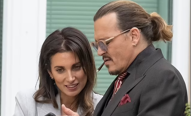 Johnny Depp nis romancë të re dashurie?