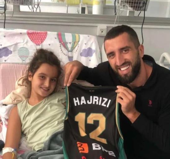 Drilon Hajrizi i Trepçës ia bën ëndrrën realitet vajzës së shtrirë në spital