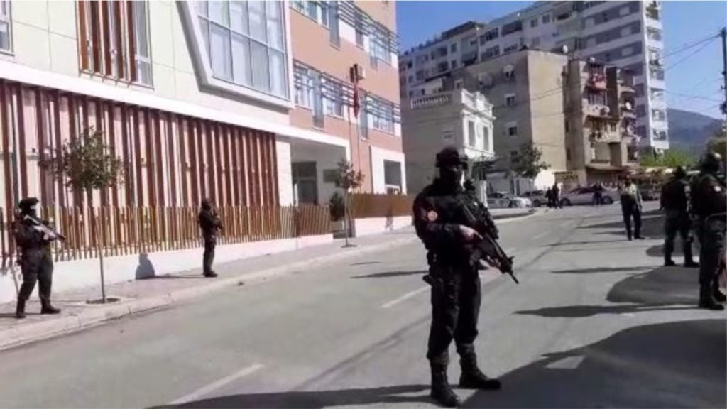 Vrasja e Pjerin Xhuvanit, shtyhet për herë të pestë gjyqi për Paplekajn: “Policia nuk e shoqëroi”
