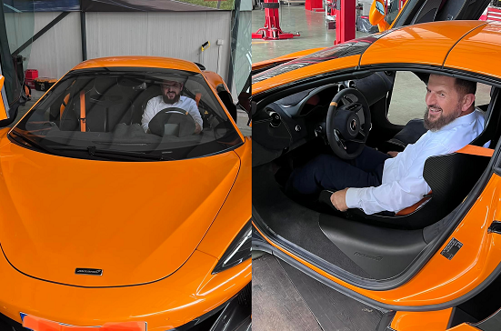 I buzëqeshur e në disponim, hoxhë Shefqet Krasniqi pozon në veturën luksoze ''McLaren'' 