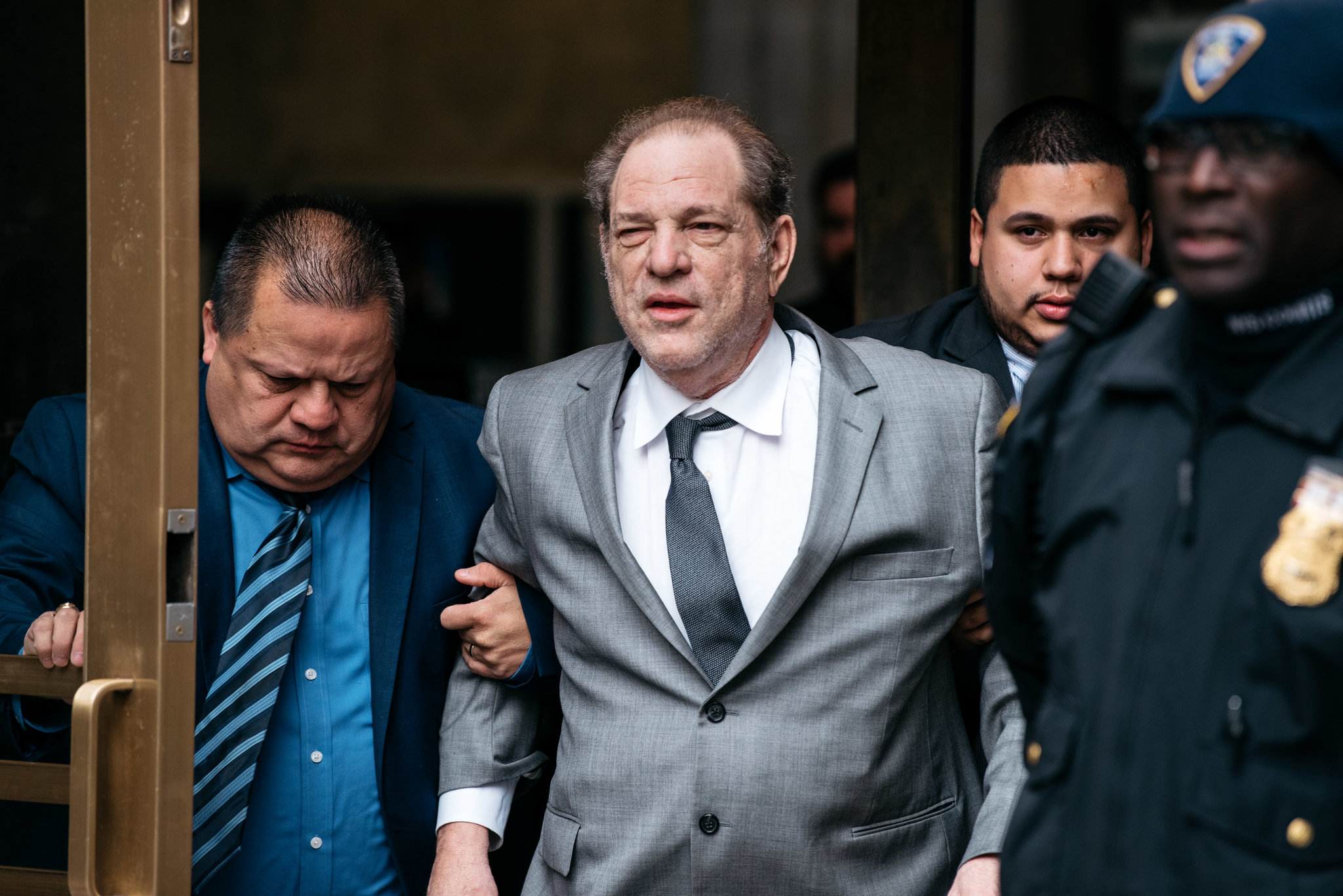 Weinstein i lutet gjykatësit që ta ndalojë dentistin t’ia heq dhëmbët e prishur në burg