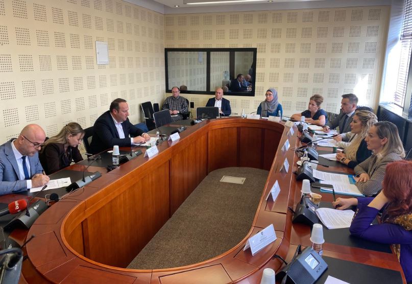 ​Kryeprokurori Munishi: Rasti i 11-vjeçares u trajtua me urgjencë, e padrejtë kërkesa për dorëheqje