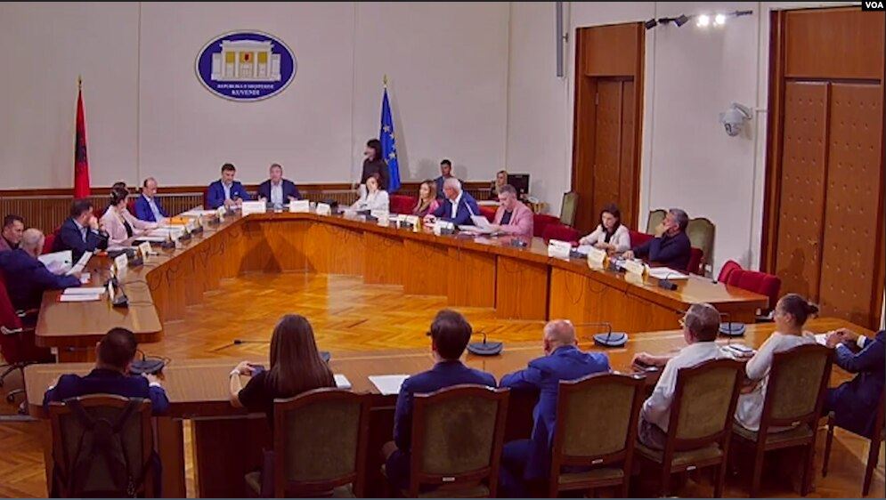 Komisioni i reformës zgjedhore kërkon 6 muaj të tjerë zgjatje të mandatit