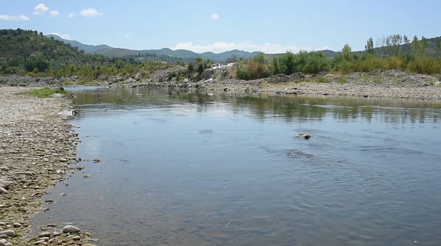 Një 69-vjeçar u gjet i mbytur në Shkumbin